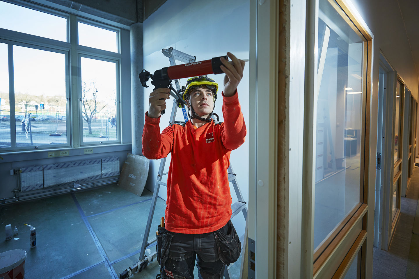 Det hender at det kommer noen elever inn på områder de ikke skal være, men da er det jo bare å vise dem bort på en høflig måte, så det går greit, sier Ola Thoresen.